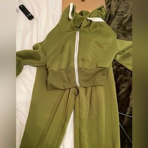 SHEINSKY GREEN SWEATSUIT